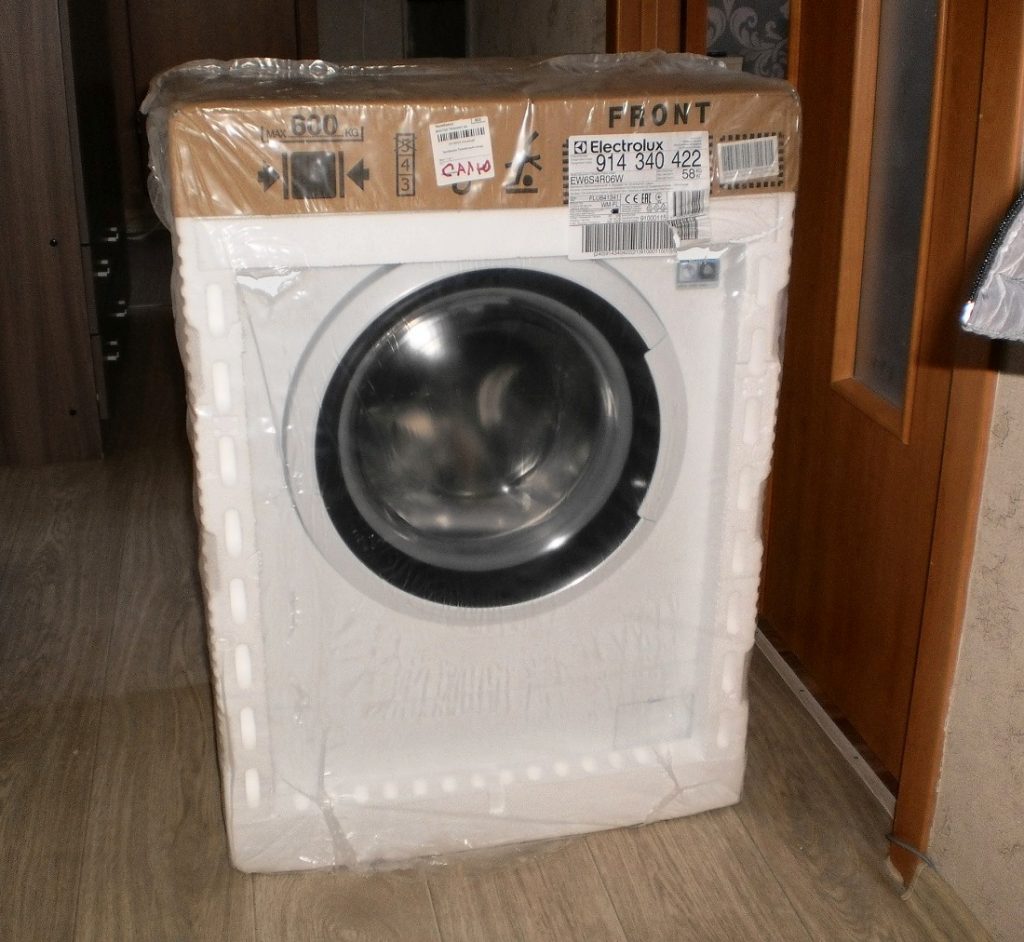 Упаковка  стиральной машины Electrolux PerfectCare 600 EW6S4R06W