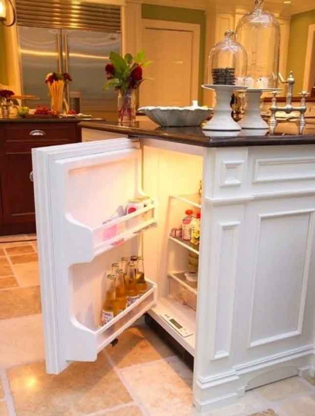 как спрятать холодильник в шкаф
