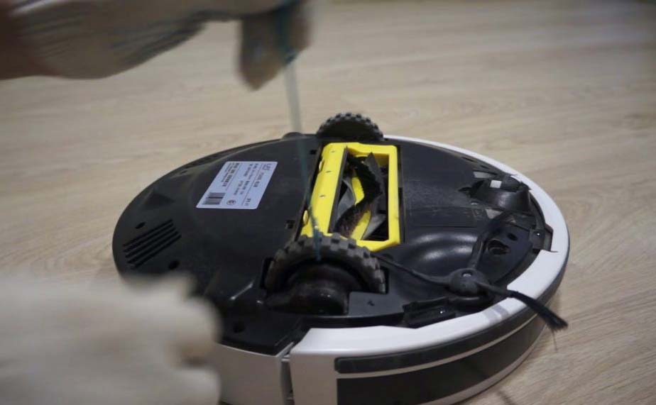 Как почистить робот-пылесос после уборки?